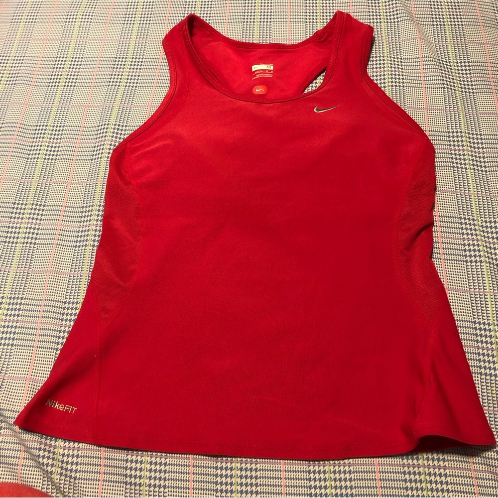 EUC Women’s NikeFitDryT-back top - M